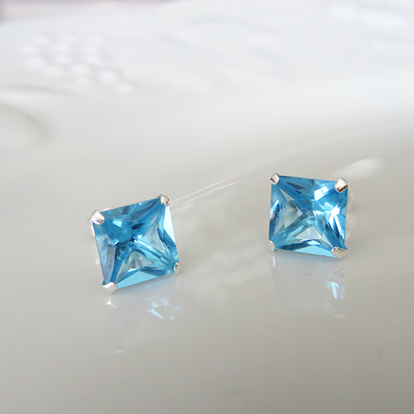 2_TOUCH (studs) 600x