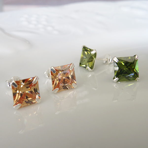 4_TOUCH (studs) 600x