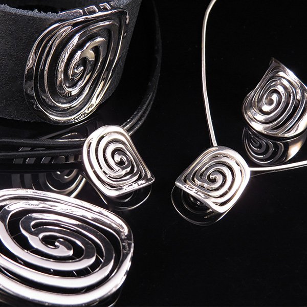 CIRCEL-OF-LIFE-kort(2)-halsband-Truly-Me
