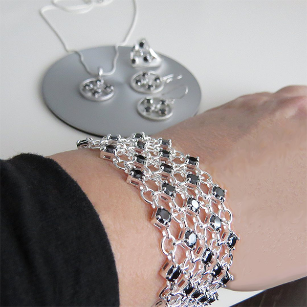 TOUCH silverarmband svarta stenar