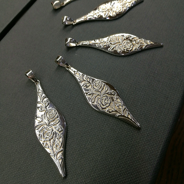 The Rose halsband 2 (Truly Me Jewelry Design)