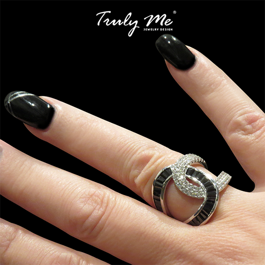 600x_Svart_hand (Truly Me Jewelry Design)