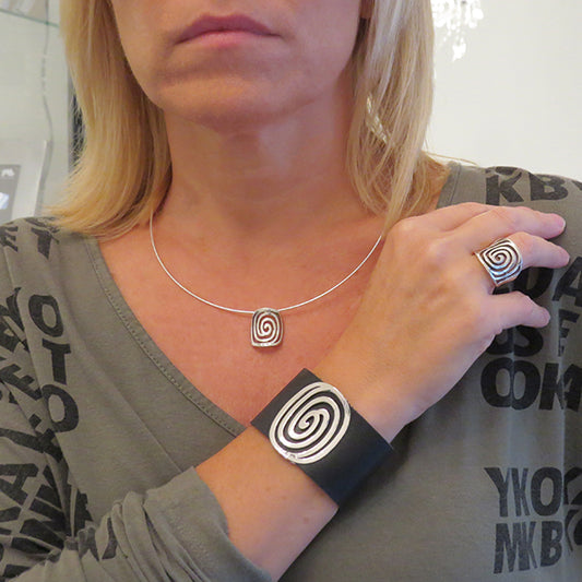 CIRCLE OF LIFE (kort) halsband