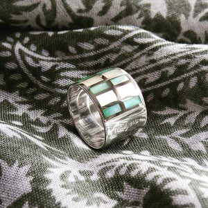 ZEBRA silver ring with shimmering mother of pearl