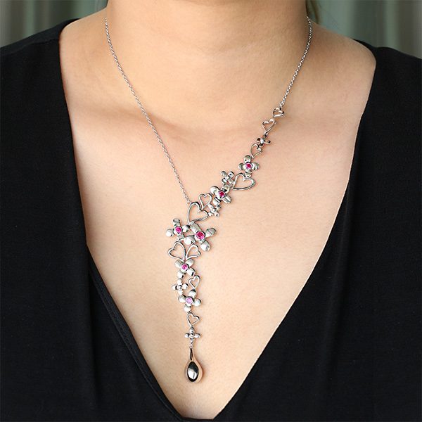 halsband med blommor och hjärtan (Truly Me Jewelry Design)
