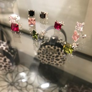 Truly Me studs silverörhängen småörhängen med färg